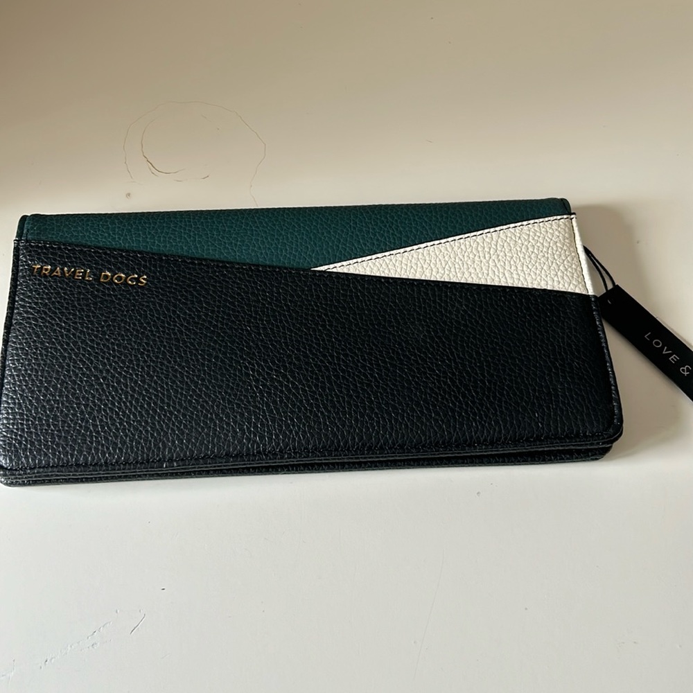 NWOT Love and Lore travel wallet